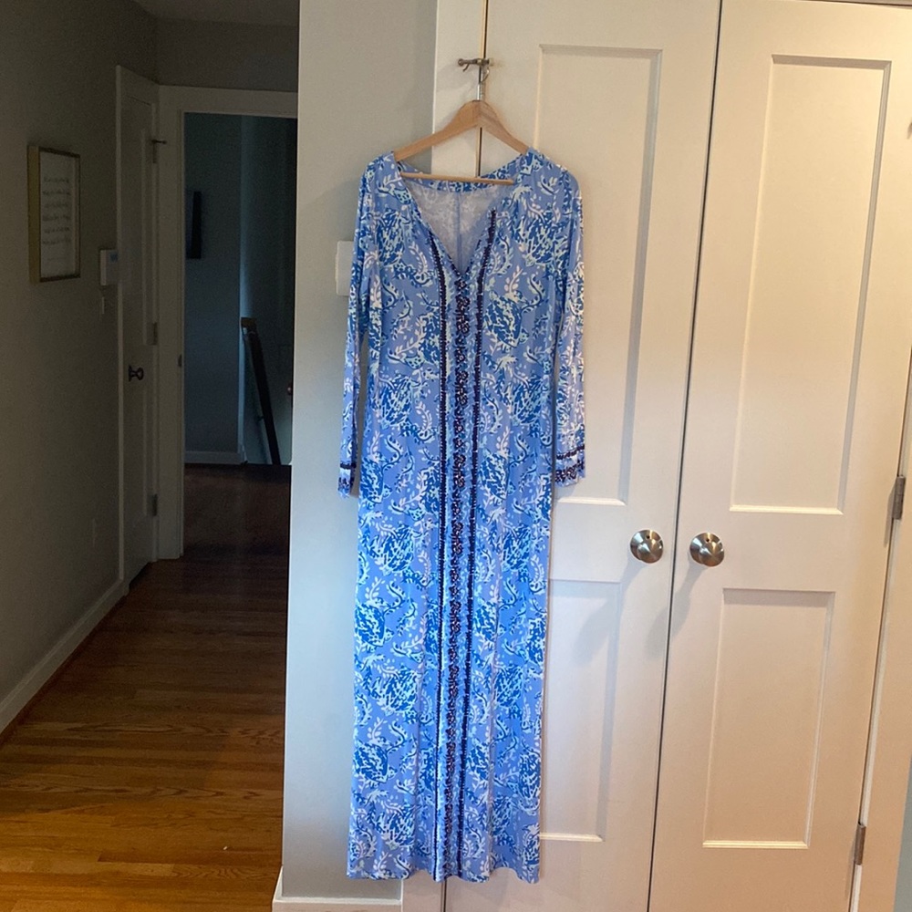 Lilly Pulitzer Maxi dress. Never worn. Stretch material. Size L.